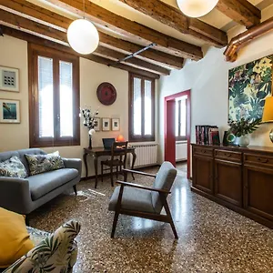 riva-de-biasio-charming-apartment-rr.hotelslidodijesolo.com/