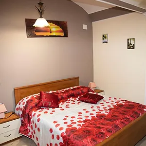 casa-vacanze-etna-linguaglossa.sicilyhotelsitaly.net/